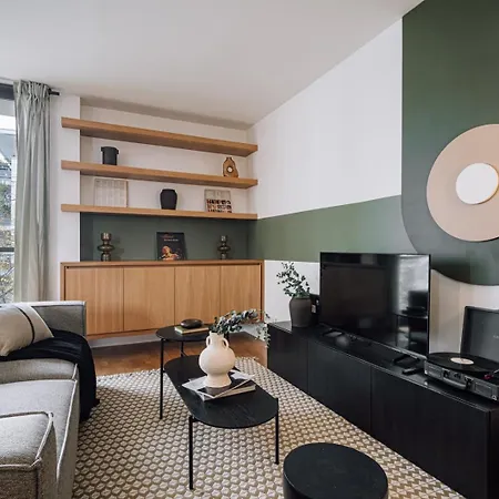 Bornova - 2 Et Balcon A Tour Eiffel 아파트