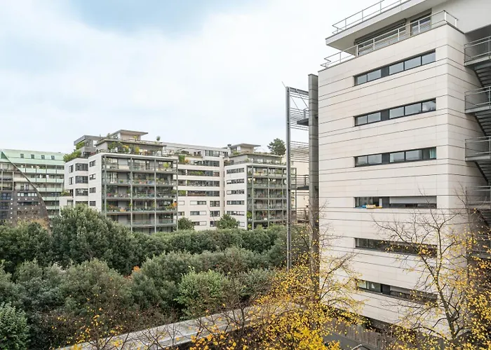Bornova - 2 Et Balcon A Tour Eiffel Διαμέρισμα