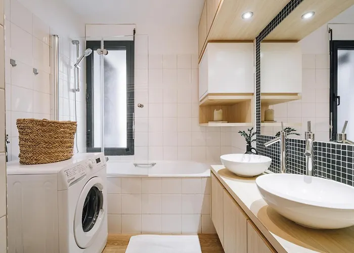 Bornova - 2 Et Balcon A Tour Eiffel Διαμέρισμα *