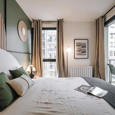 Appartement Bornova - 2 Et Balcon à Tour Eiffel Paris
