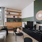 Bornova - 2 Et Balcon A Tour Eiffel Apartman