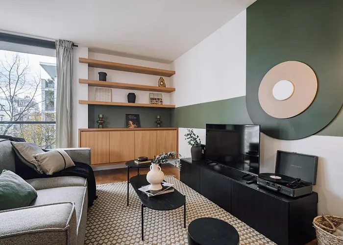Bornova - 2 Et Balcon A Tour Eiffel شقة